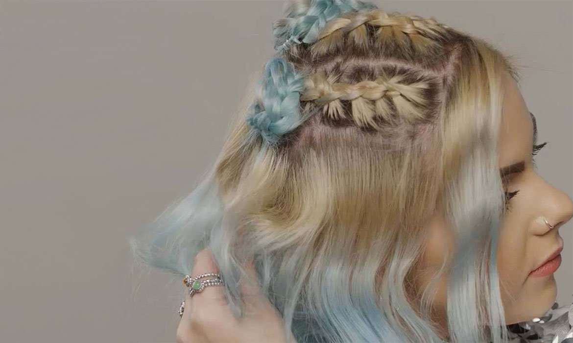 Las trenzas pegadas son otras de las trenzas de moda y se lo han ganado a pulso. Llévalas libres de encrespamiento gracias al Sérum Stop Frizz de L’Oréal Paris.